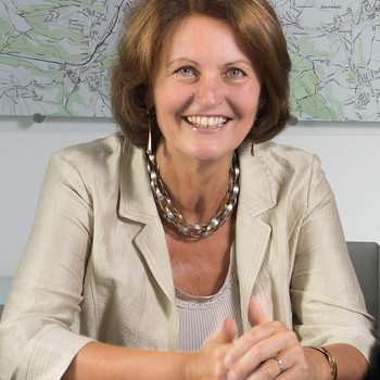 Portraitfoto von Gunda Röstel, Kaufmännische Geschäftsführerin der Stadtentwässerung Dresden und Mitglied der Dresdner Delegation für die Jurypräsentation