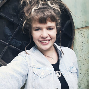 Portrait photo of Lina Schuster, pupil, member of the Dresden Youth Council 2025, and member of the Dresden delegation for the jury presentation