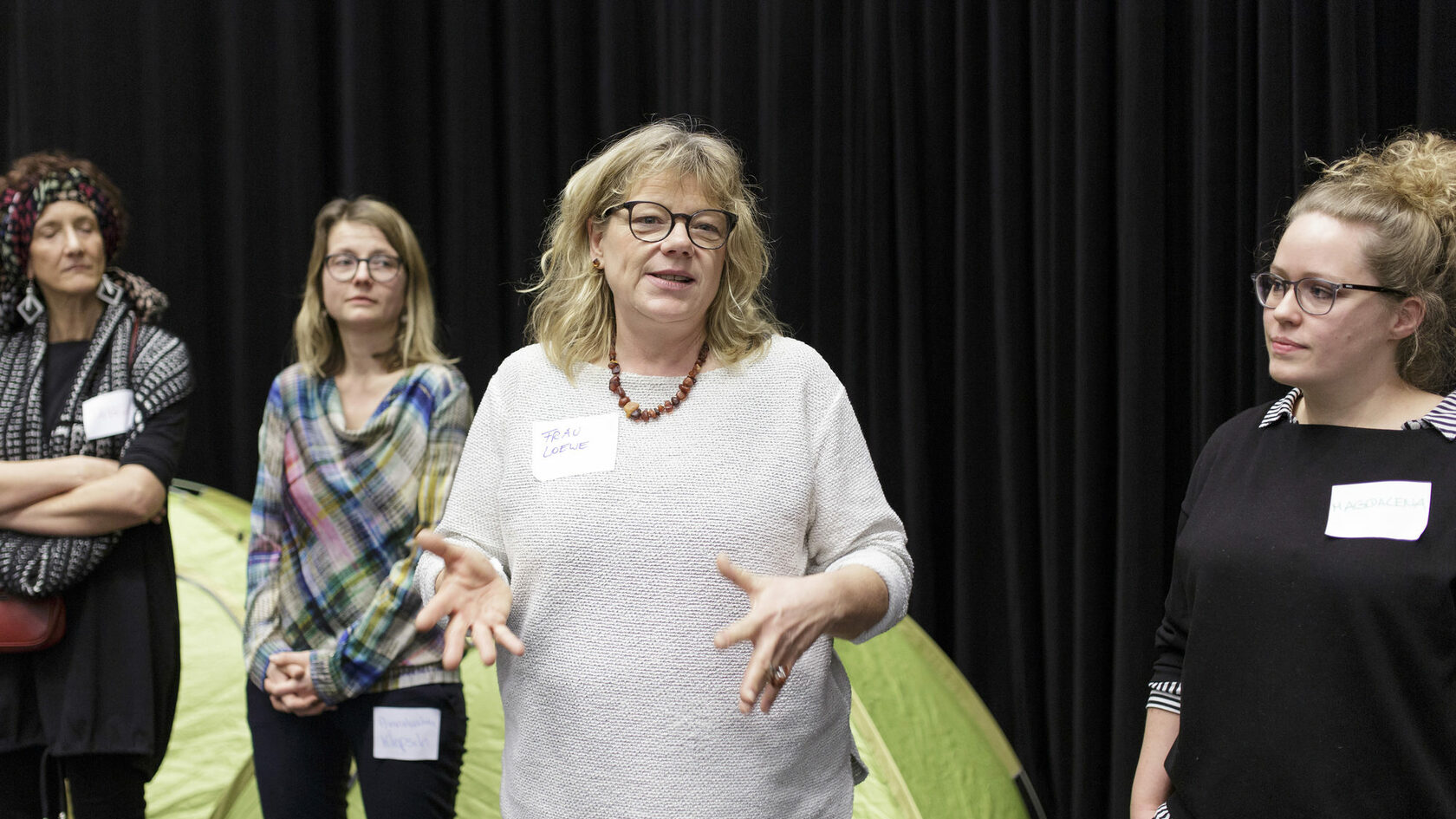 At the kick-off event for the Youth Council, the artistic director of theater junge generation, Felicitas Loewe, speaks with other participants, including the mayor of culture, Annekatrin Klepsch.