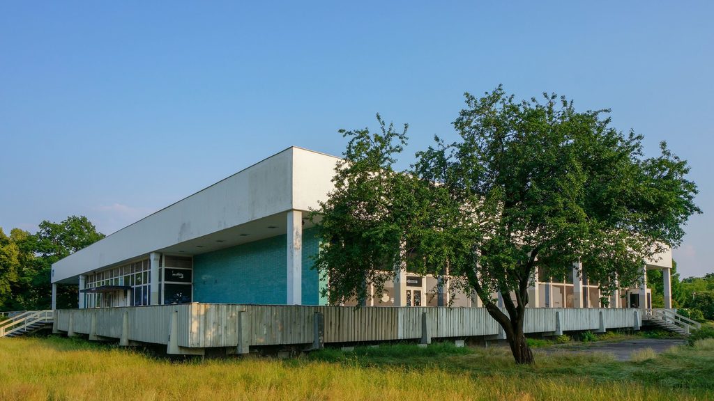 Blick auf die ehemalige Robotron-Kantine in Dresden.